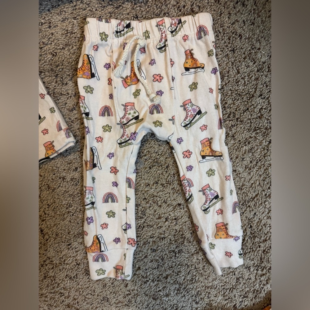 Little One Shop Lucky Skates Loungewear Set - Picture 2 of 8